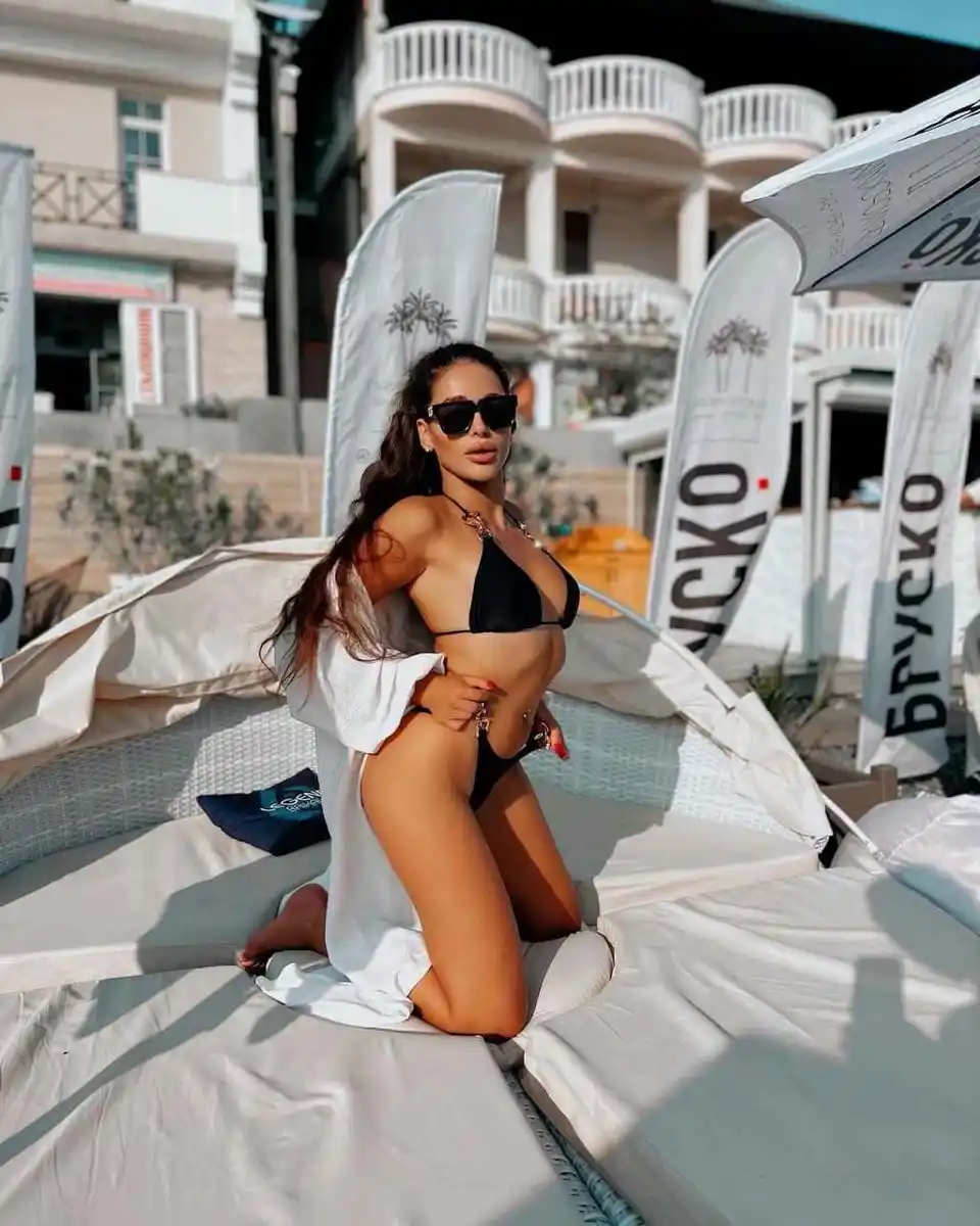 Adel escort in Munich