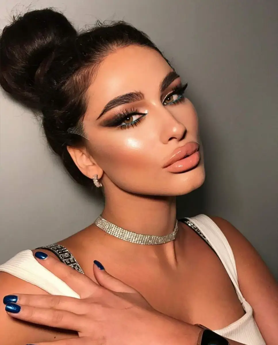 Adel escort in Munich