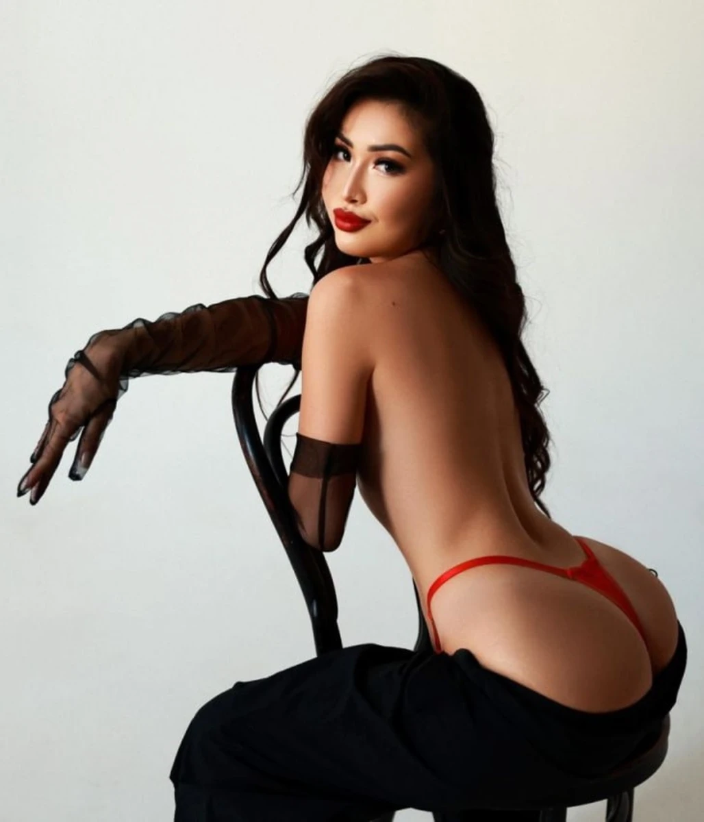 Adelina escort in Munich
