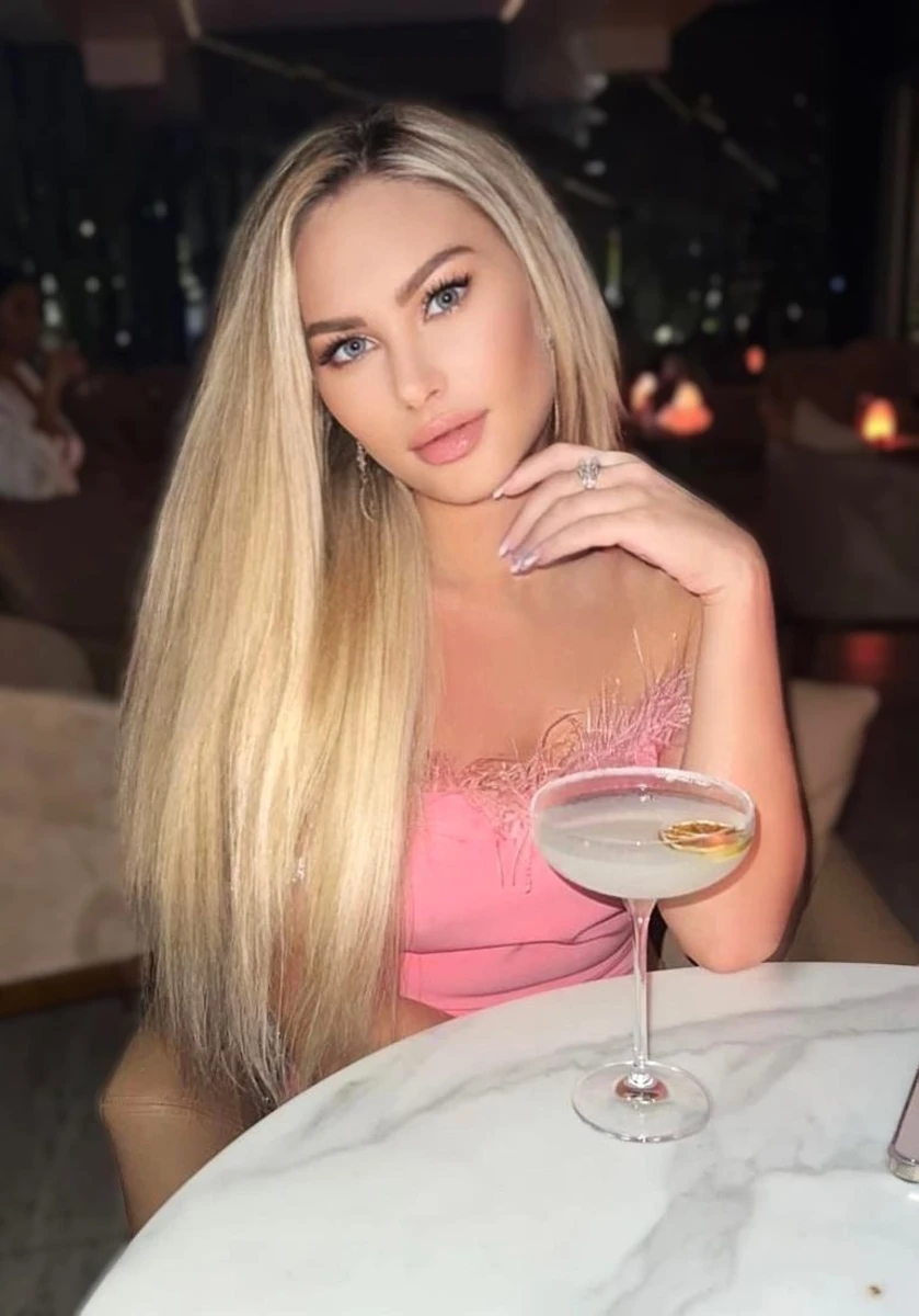 Aksena escort in Munich