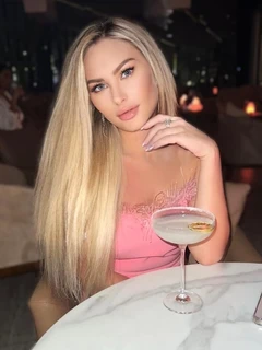 Aksena escort in Munich