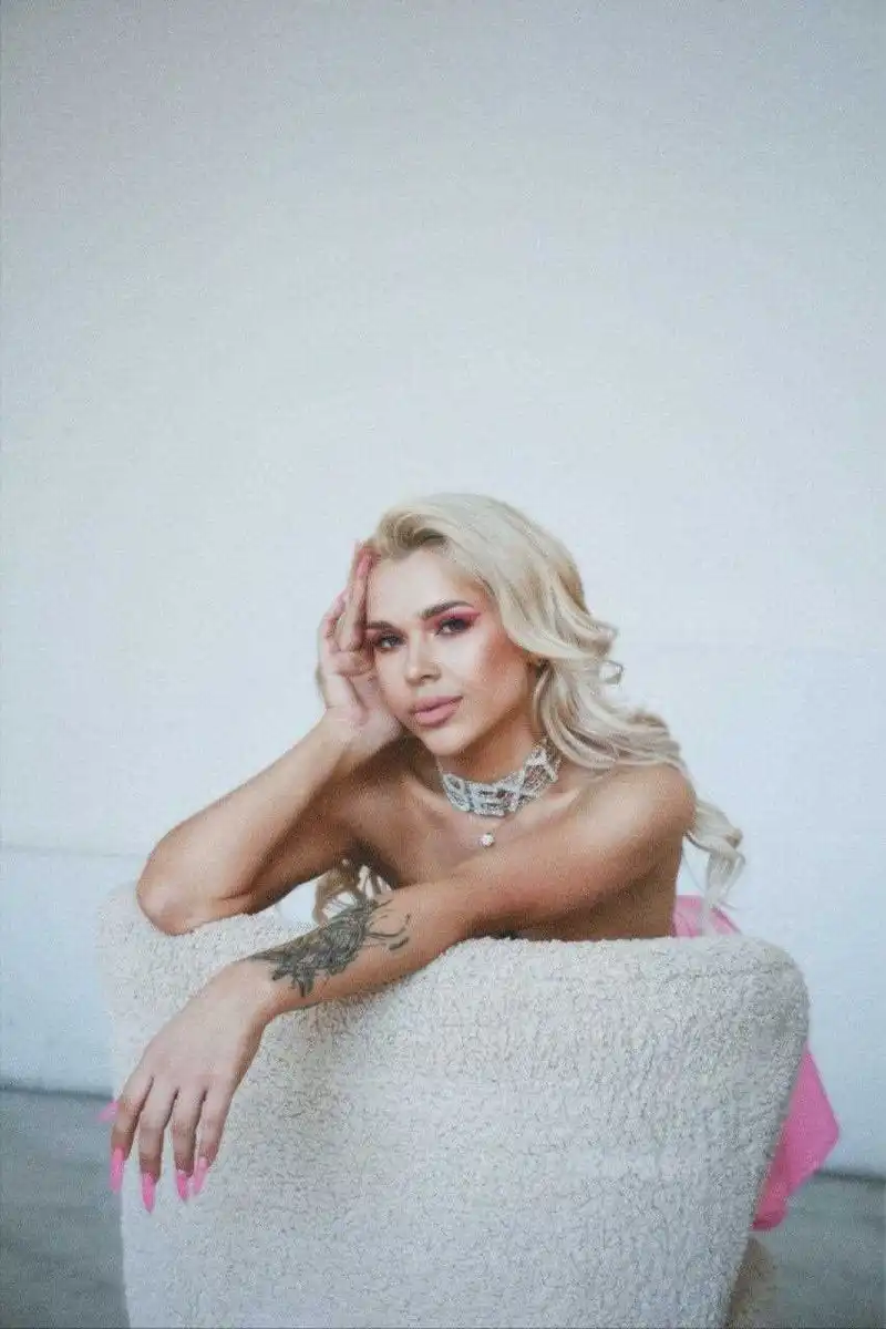 Alice escort in Munich