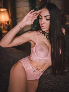 Amira escort in Munich