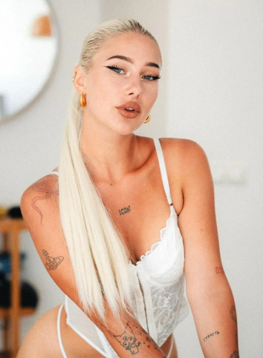 Elina escort in Munich