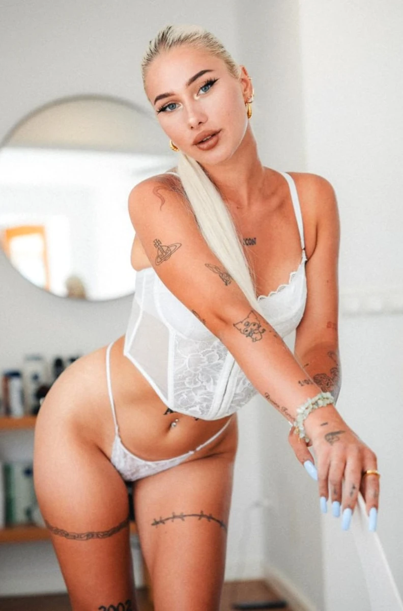 Elina escort in Munich