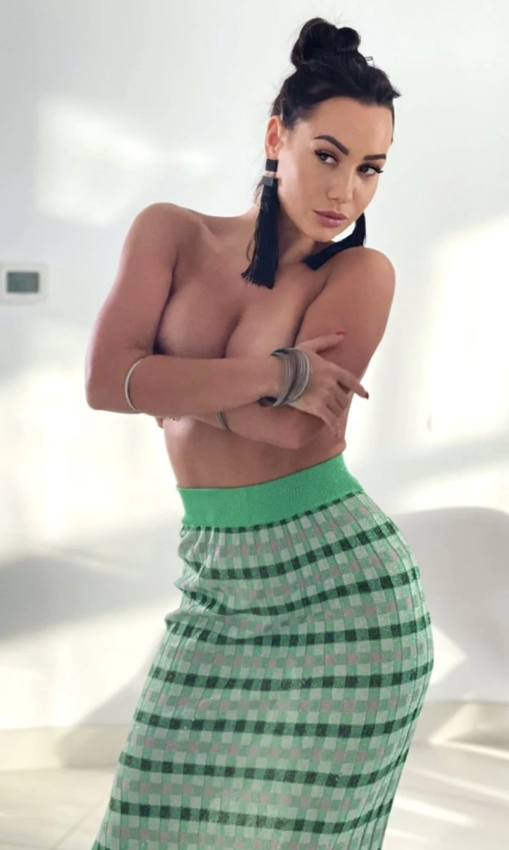 Lara escort in Munich