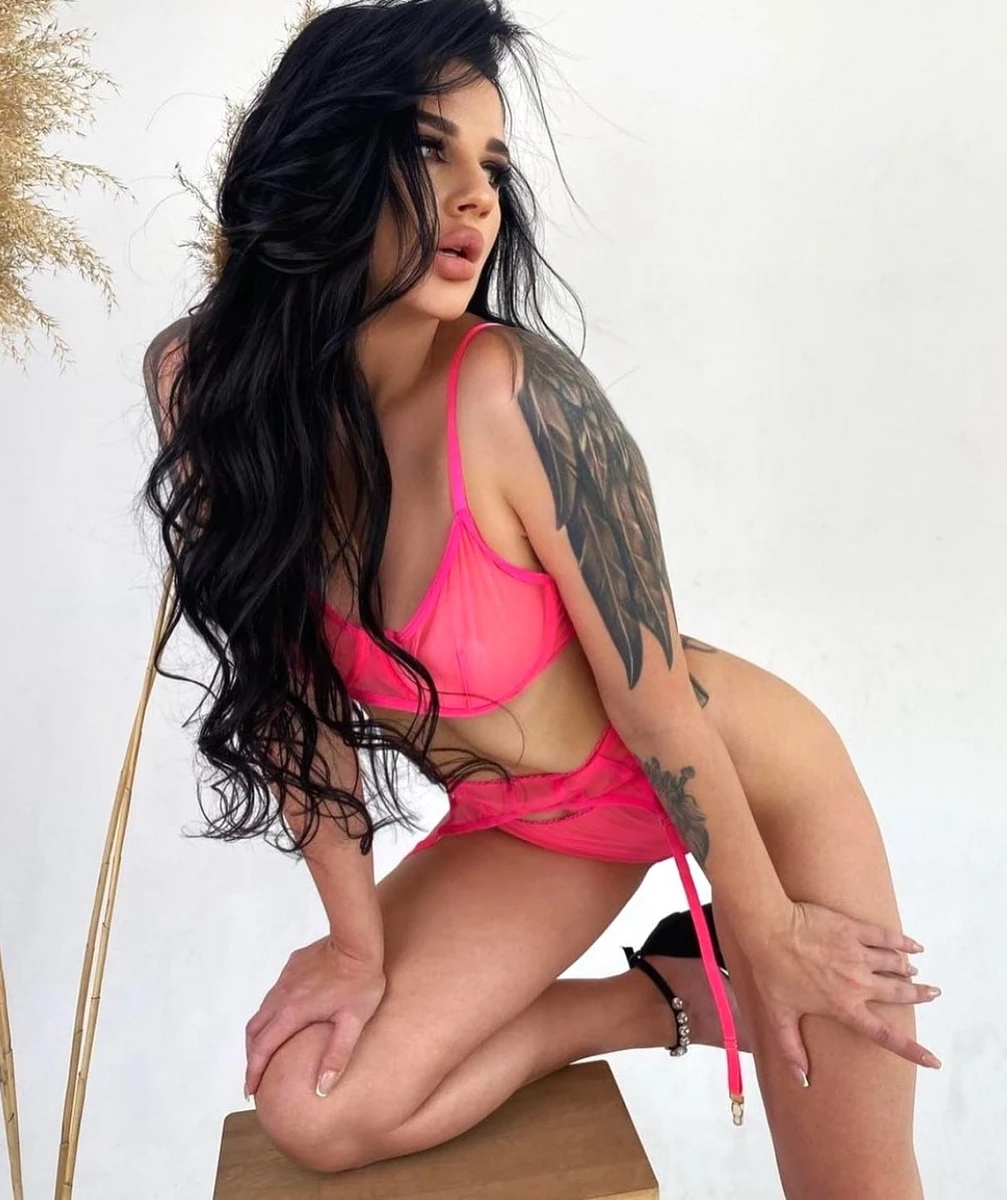 Leonika escort in Munich